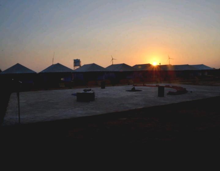 Sunrise Desert Resort With Swimming Pool 斋沙默尔 外观 照片